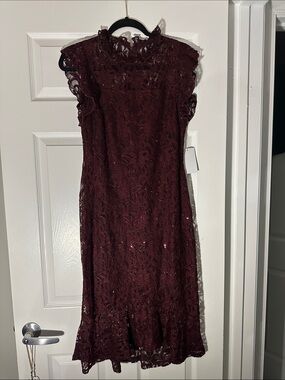 Elegant Burgundy Lace Midi Dress